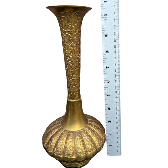 Vintage MCM Brass Bud Vase Made in India Beautiful Floral Design - Picture 3 of 3
